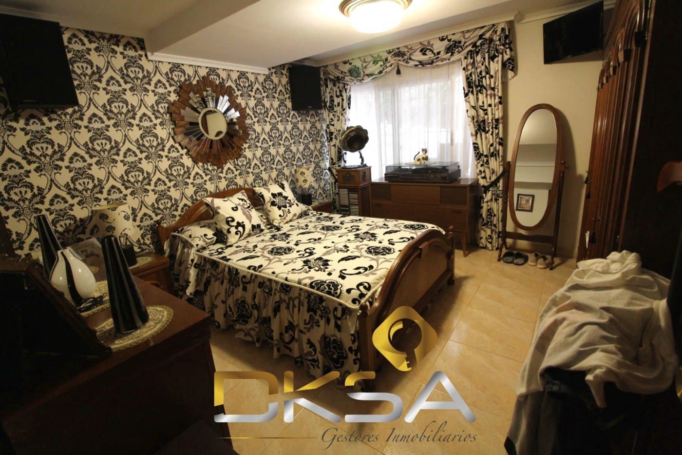 7 bedroom Villa for sale in Borriol with garage - € 340,000 (Ref: 9892297)