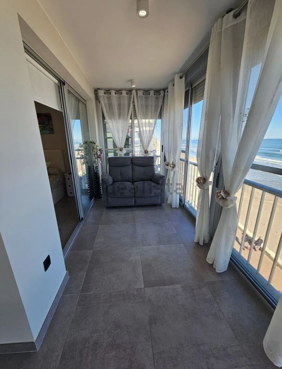 6 sovrum Semi-fristående Villa till salu i Valencia stad med garage - 475 000 € (Ref: 9894894)