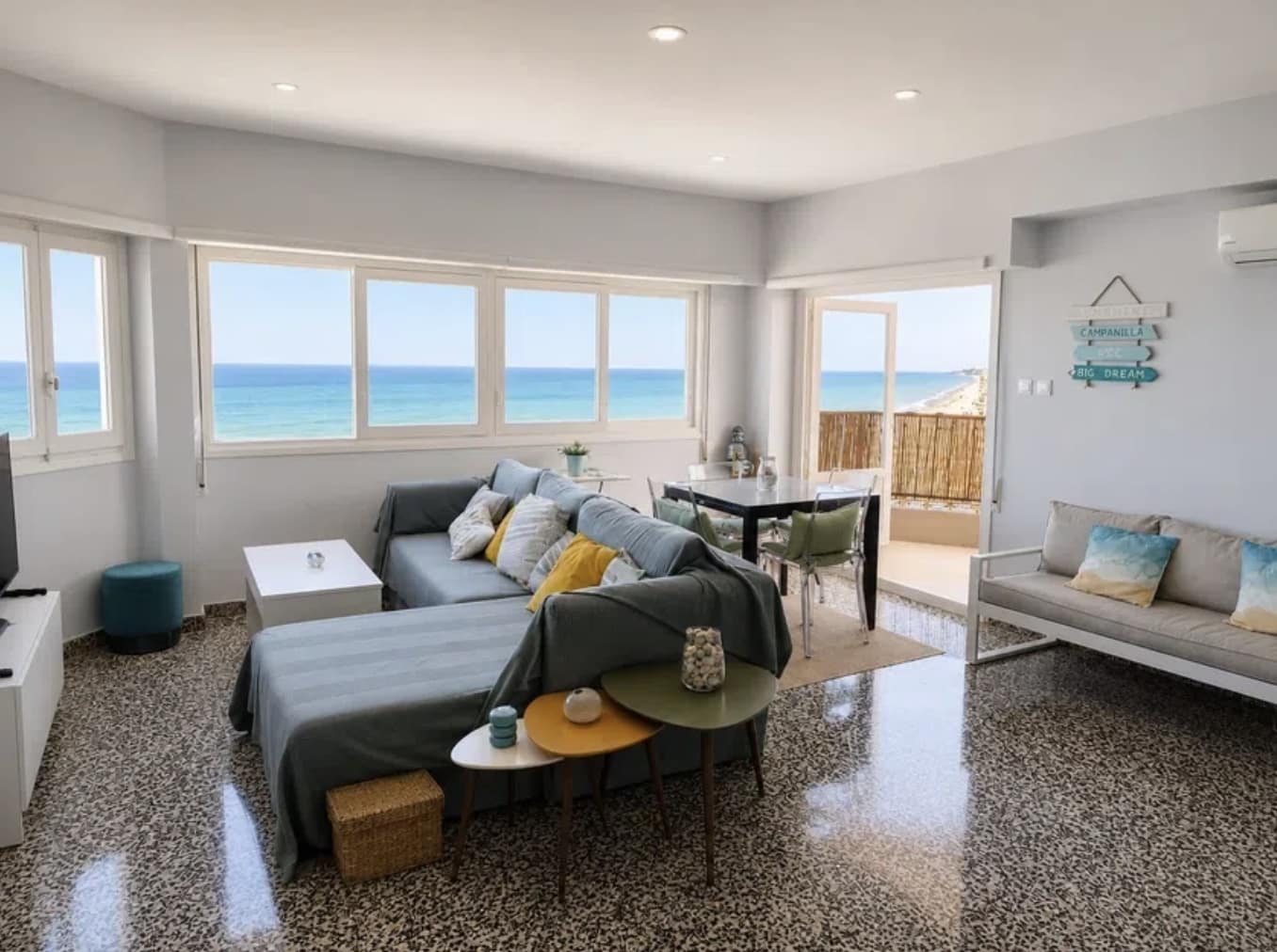 2 bedroom Beach Apartment for sale in Valencia city with pool - € 249,000 (Ref: 9938596)