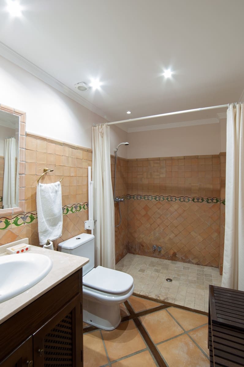 6 makuuhuone Rivitalo myytävänä paikassa Fuengirola mukana uima-altaan 
autotalli - 810 000 € (Ref: 9778657)