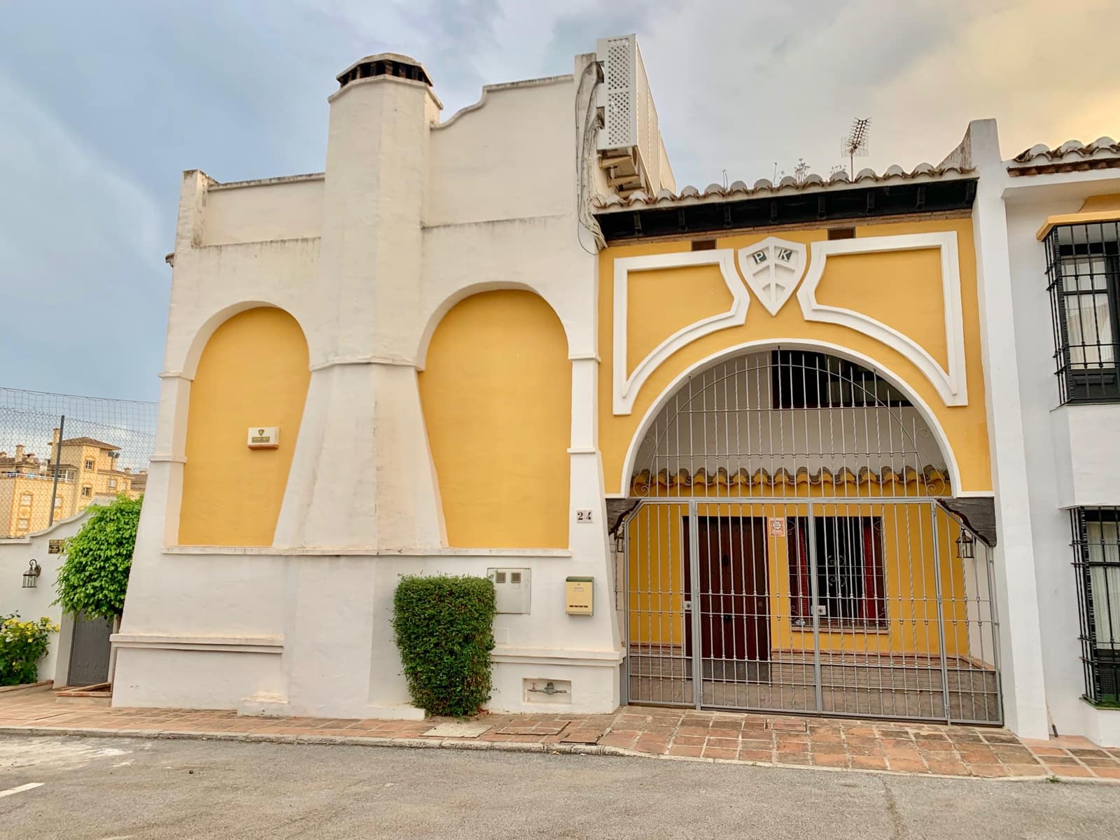 6 makuuhuone Rivitalo myytävänä paikassa Fuengirola mukana uima-altaan 
autotalli - 810 000 € (Ref: 9778657)