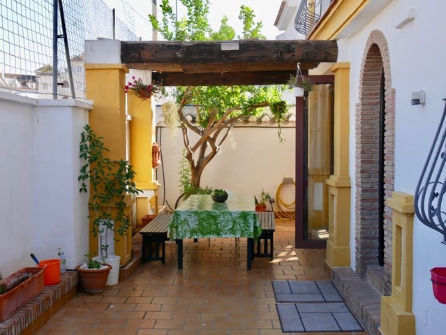 6 makuuhuone Rivitalo myytävänä paikassa Centro ciudad, Fuengirola mukana uima-altaan 
autotalli - 810 000 € (Ref: 9778657)