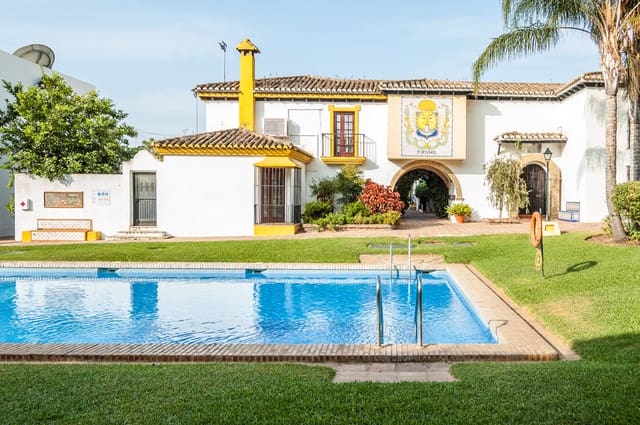 6 makuuhuone Rivitalo myytävänä paikassa Centro ciudad, Fuengirola mukana uima-altaan 
autotalli - 810 000 € (Ref: 9778657)