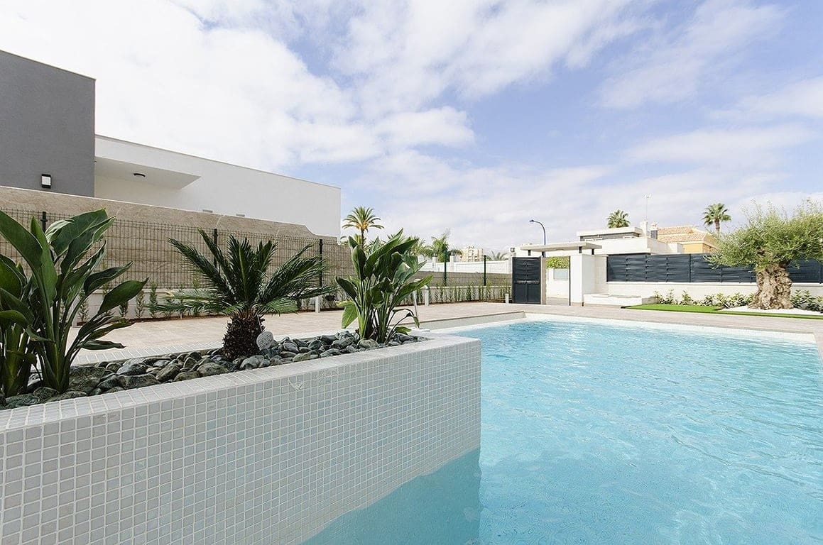4 bedroom Villa for sale in Orihuela Costa with pool - € 995,000 (Ref: 9782461)