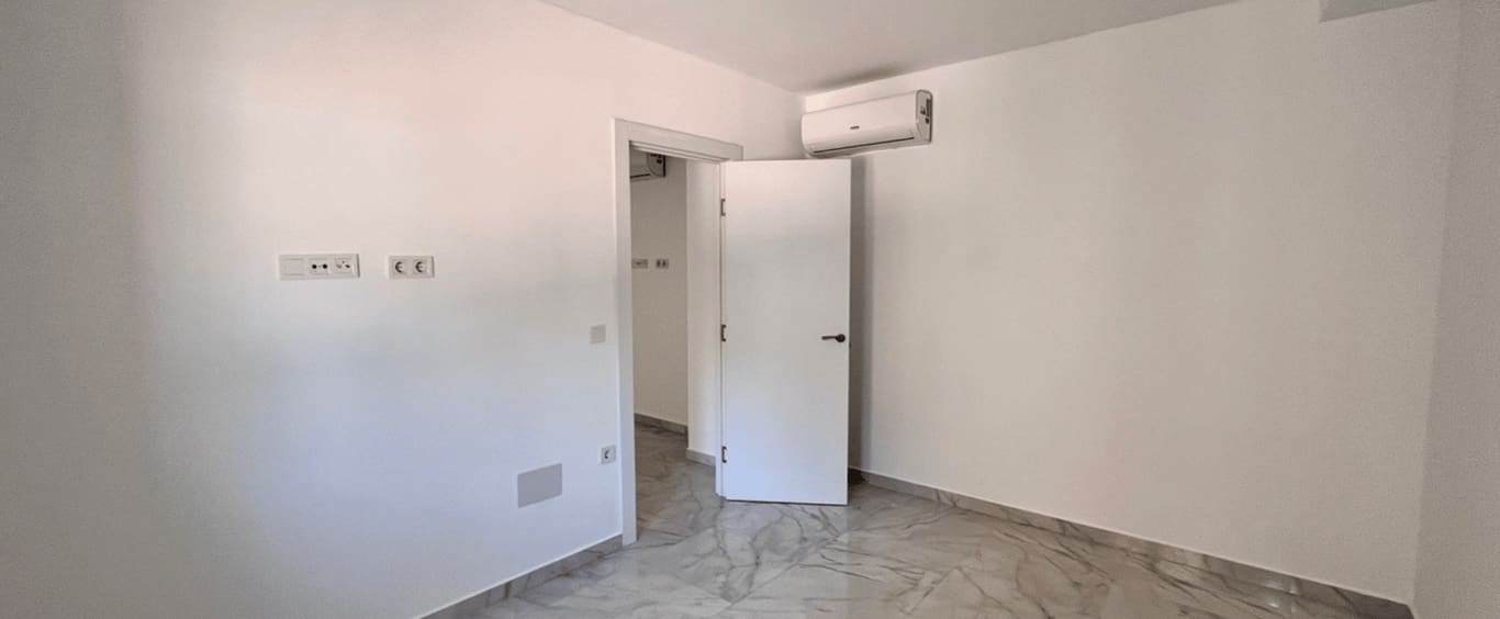 2 chambre Bungalow à vendre à Torrevieja avec piscine - 255 000 € (Ref: 9798278)