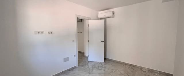 2 soverom Bungalow til salgs i Torrevieja med svømmebasseng - € 255 000 (Ref: 9798278)