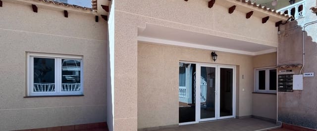 2 soverom Bungalow til salgs i Torrevieja med svømmebasseng - € 255 000 (Ref: 9798278)