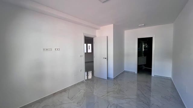 2 makuuhuone Bungalow myytävänä paikassa Torrevieja - 248 000 € (Ref: 9798281)