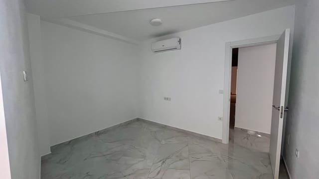 2 makuuhuone Bungalow myytävänä paikassa Torrevieja - 248 000 € (Ref: 9798281)