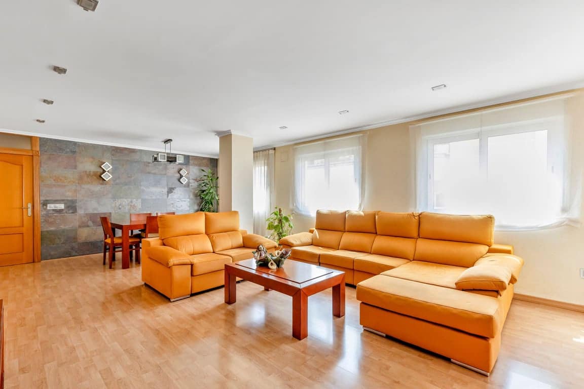4 bedroom Apartment for sale in Torrevieja - € 259,990 (Ref: 9816122)