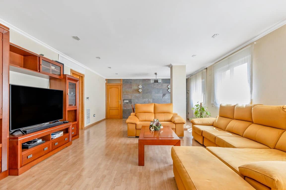 4 bedroom Apartment for sale in Torrevieja - € 259,990 (Ref: 9816122)