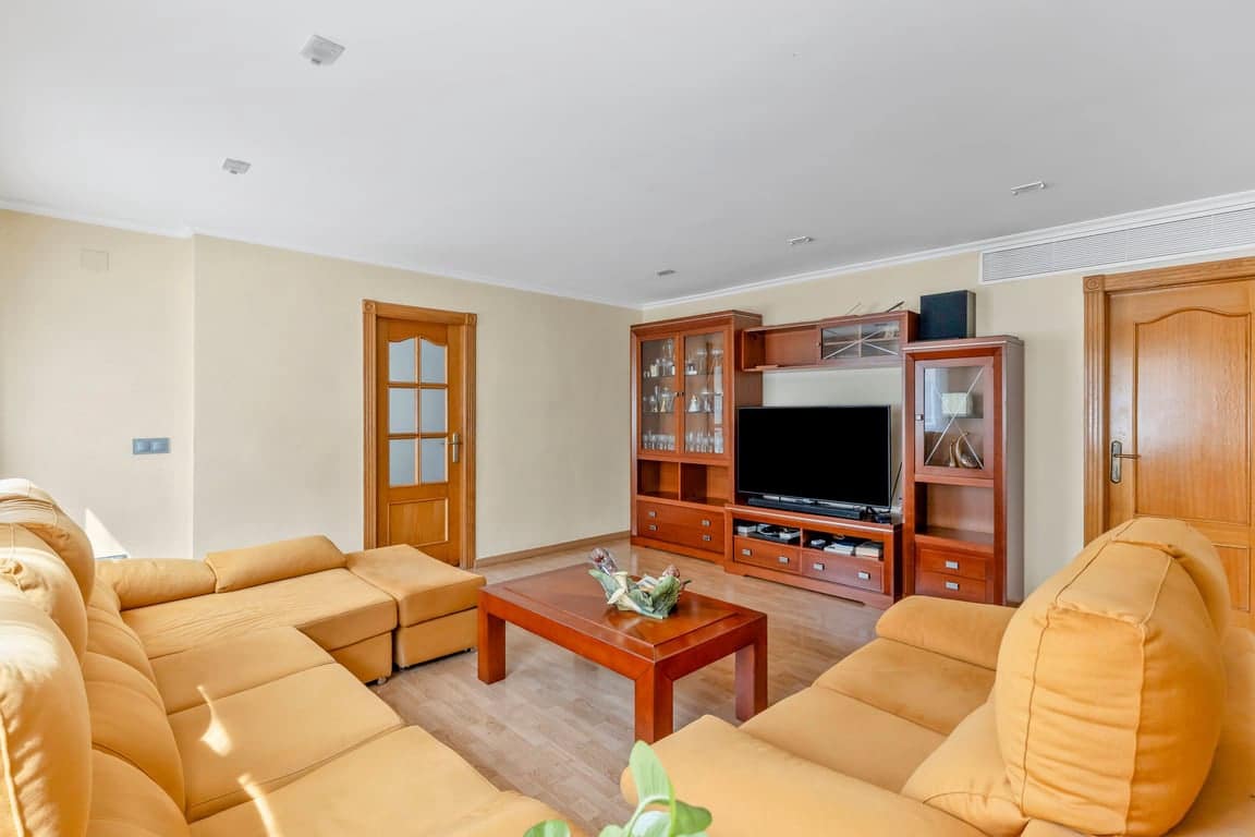 4 bedroom Apartment for sale in Torrevieja - € 259,990 (Ref: 9816122)
