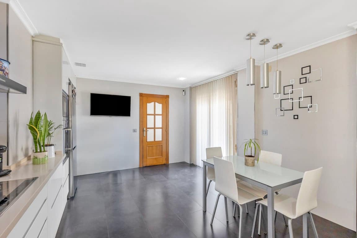 4 bedroom Apartment for sale in Torrevieja - € 259,990 (Ref: 9816122)