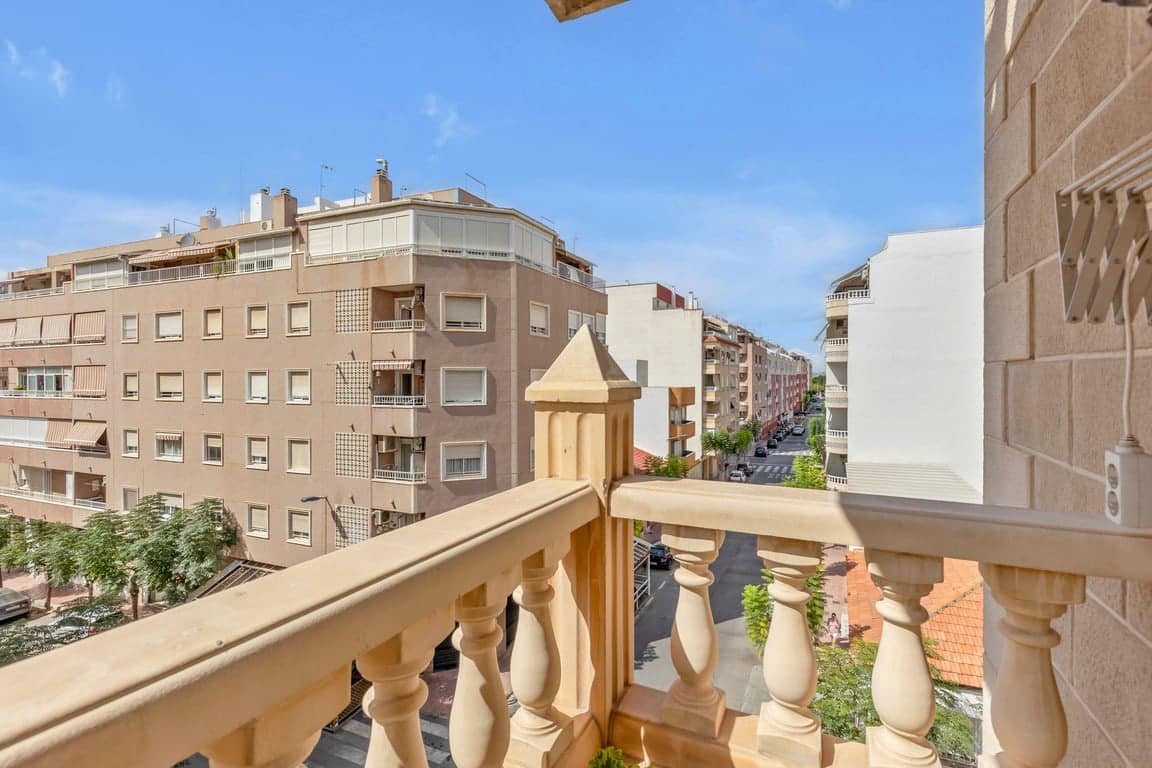 4 bedroom Apartment for sale in Torrevieja - € 259,990 (Ref: 9816122)