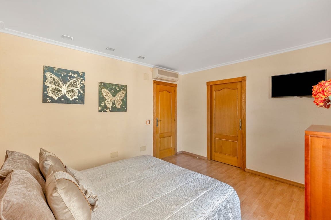 4 bedroom Apartment for sale in Torrevieja - € 259,990 (Ref: 9816122)
