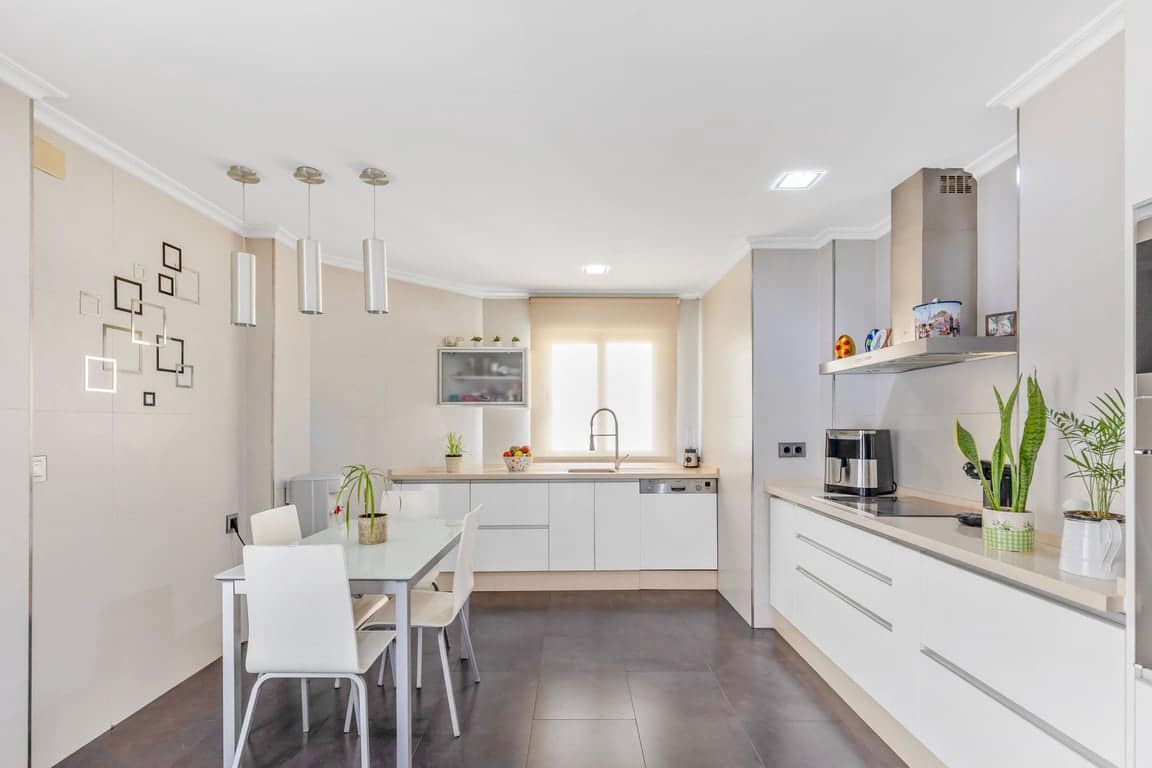 4 bedroom Apartment for sale in Torrevieja - € 259,990 (Ref: 9816122)