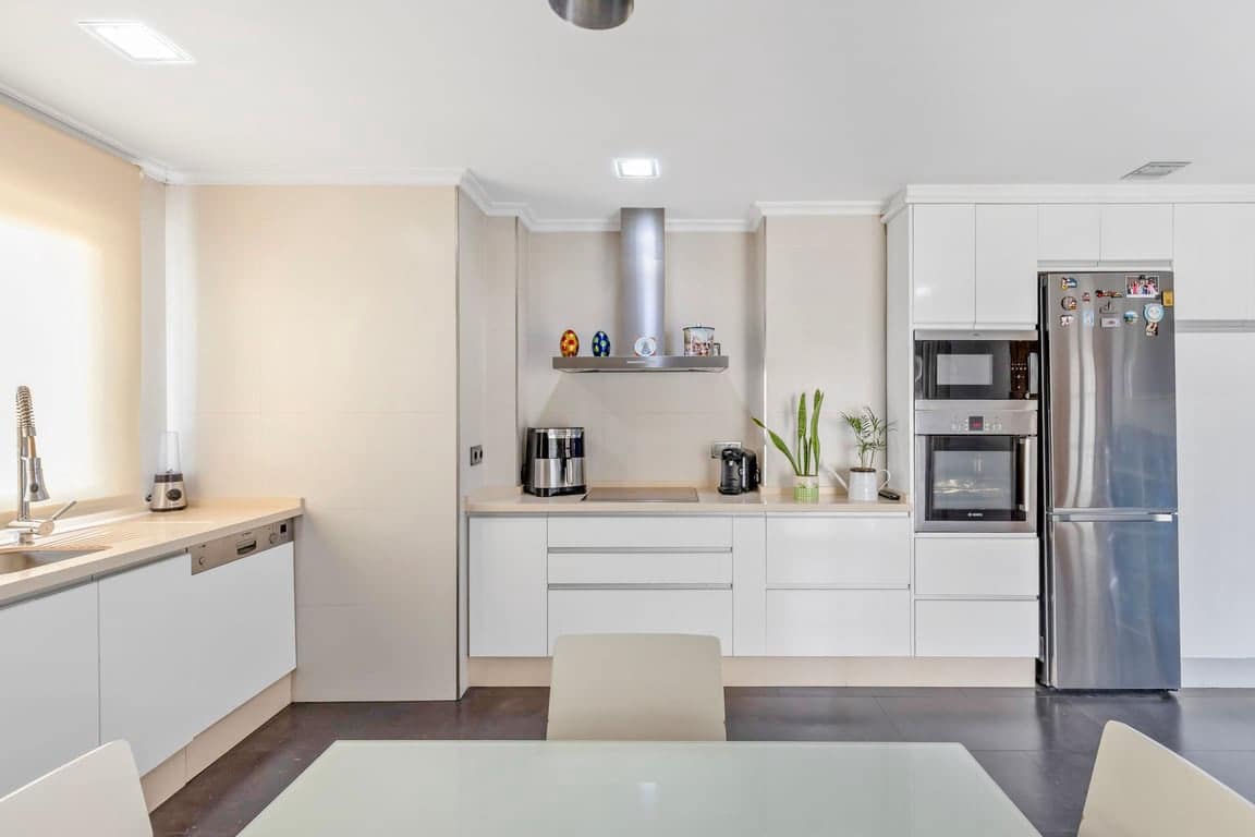 4 bedroom Apartment for sale in Torrevieja - € 259,990 (Ref: 9816122)