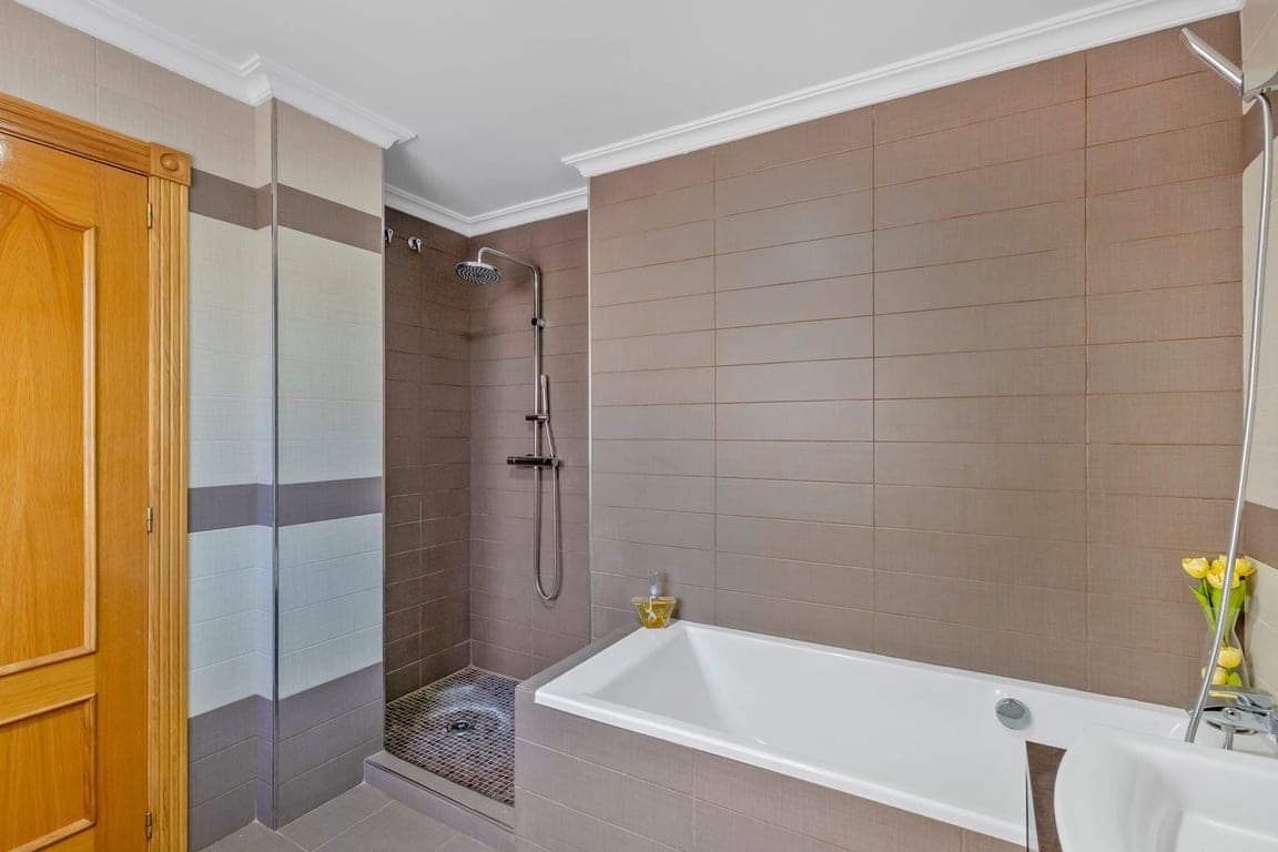 4 bedroom Apartment for sale in Torrevieja - € 259,990 (Ref: 9816122)