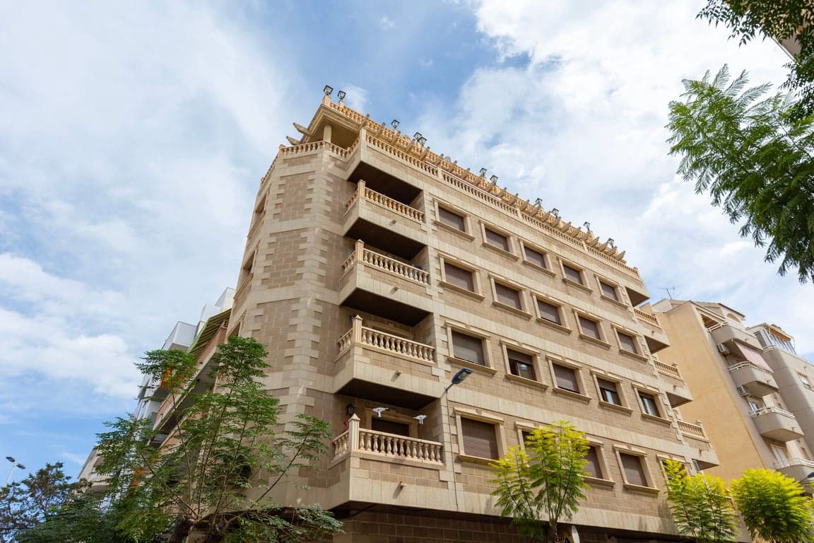 4 bedroom Apartment for sale in Torrevieja - € 259,990 (Ref: 9816122)