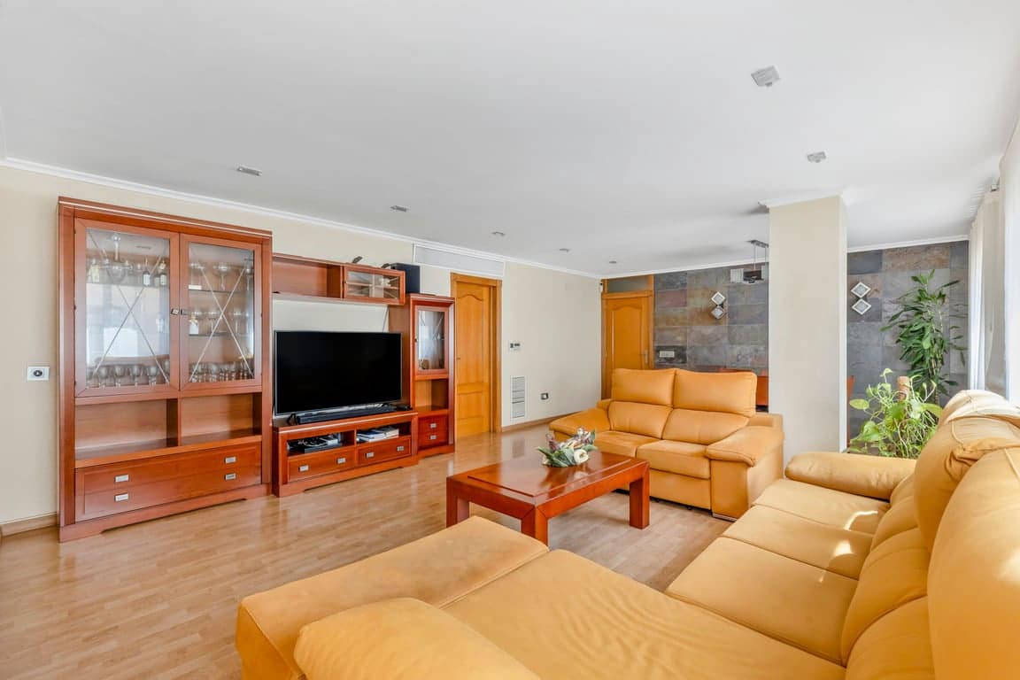 4 bedroom Apartment for sale in Torrevieja - € 259,990 (Ref: 9816122)