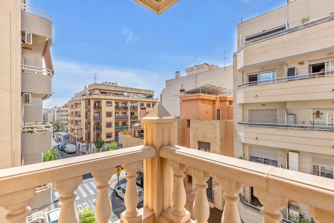 4 bedroom Apartment for sale in Torrevieja - € 259,990 (Ref: 9816122)