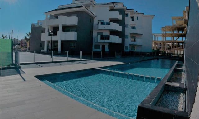 2 makuuhuone Kattohuoneisto myytävänä paikassa Orihuela Costa, Orihuela mukana uima-altaan - 295 000 € (Ref: 9816125)