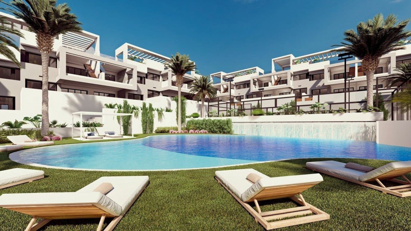 2 sovrum Bungalow till salu i Torrevieja med pool - 309 900 € (Ref: 9816136)