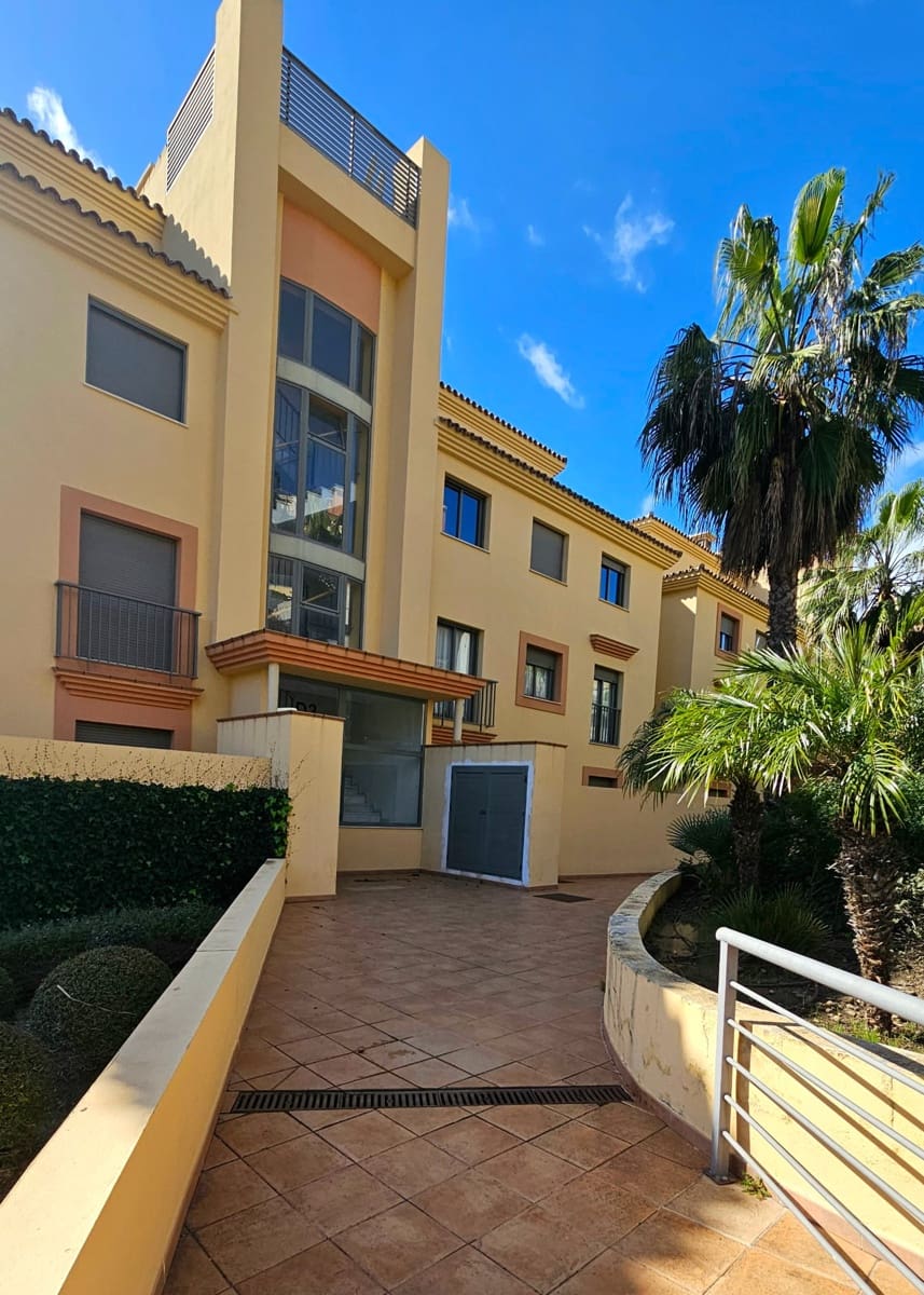 3 sypialnia Apartament na sprzedaż w Sitio de Calahonda z basenem garażem - 549 000 € (Ref: 9772486)