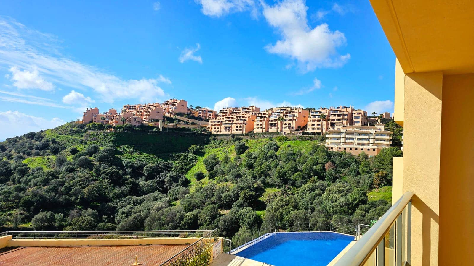 3 sypialnia Apartament na sprzedaż w Sitio de Calahonda z basenem garażem - 549 000 € (Ref: 9772486)