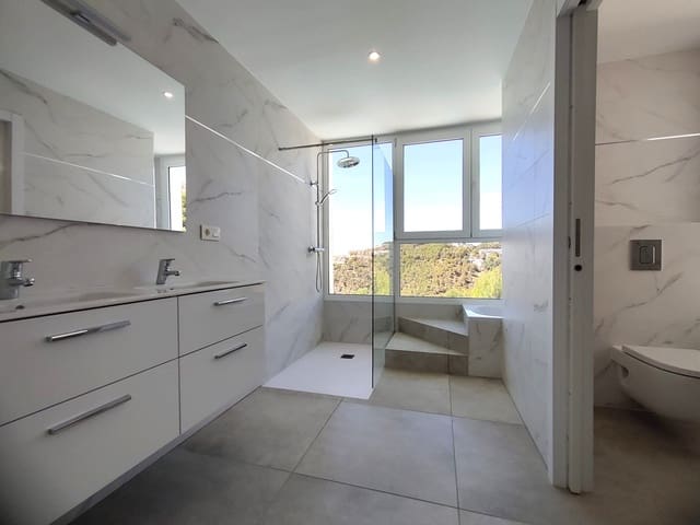 4 sypialnia Willa na sprzedaż w Altea z basenem garażem - 1 590 000 € (Ref: 9777323)