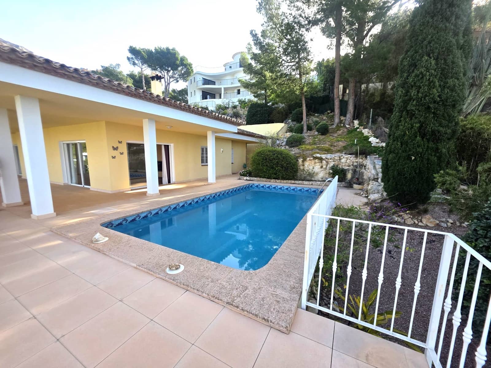 4 sypialnia Willa na sprzedaż w Altea z basenem garażem - 849 000 € (Ref: 9820985)
