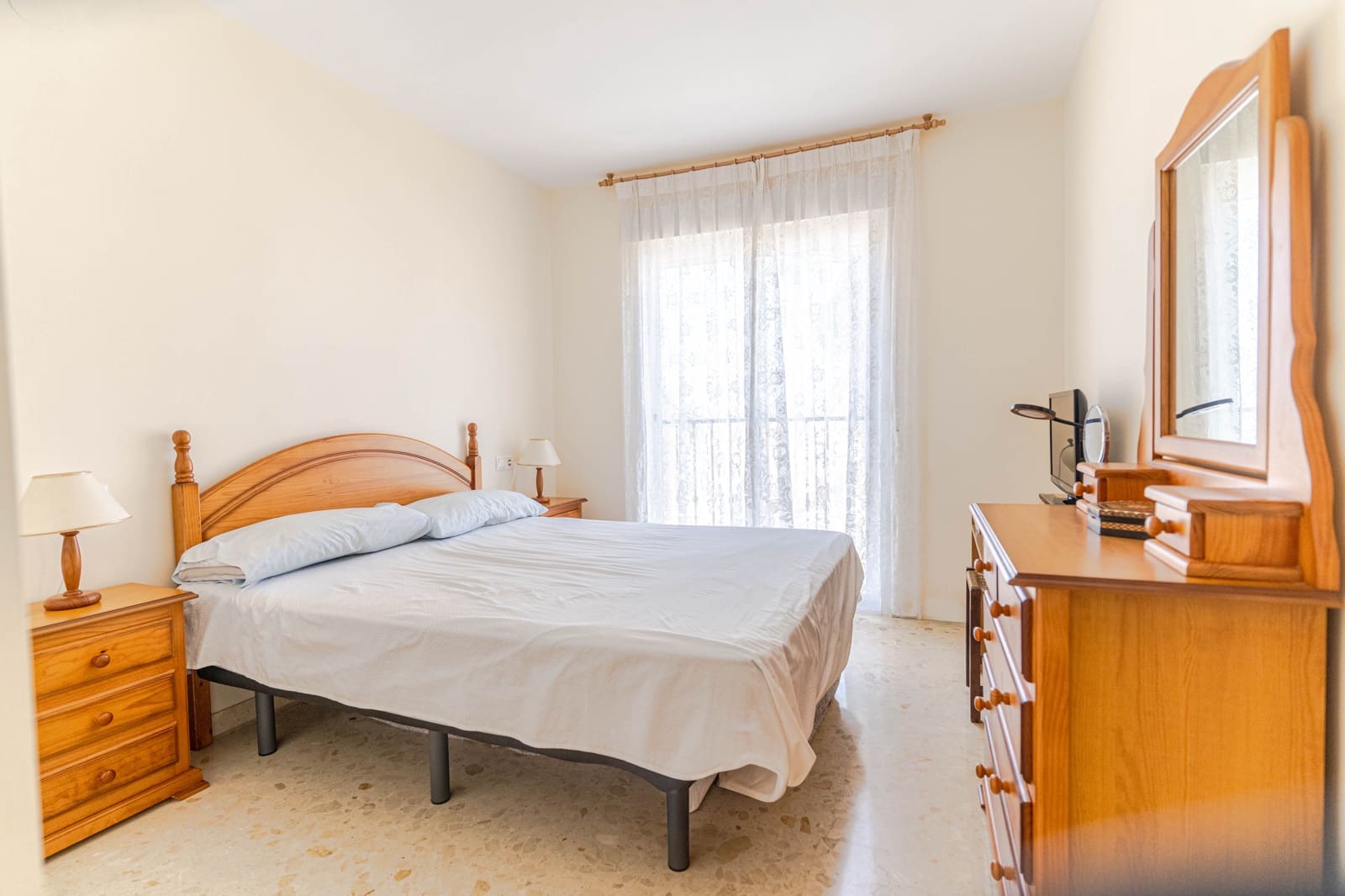 2 bedroom Flat for sale in Calahonda with garage - € 189,900 (Ref: 10042197)