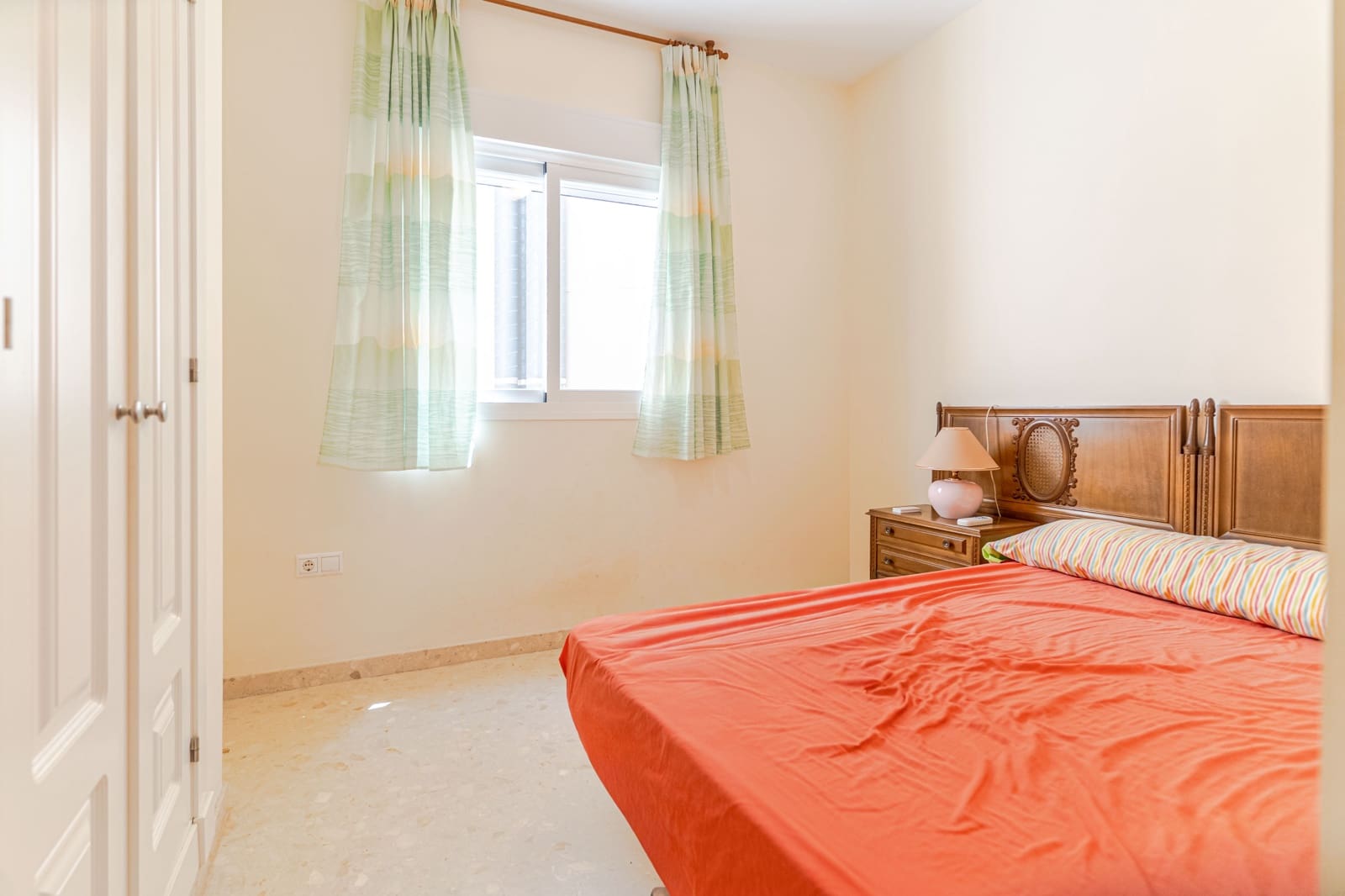 2 bedroom Flat for sale in Calahonda with garage - € 189,900 (Ref: 10042197)