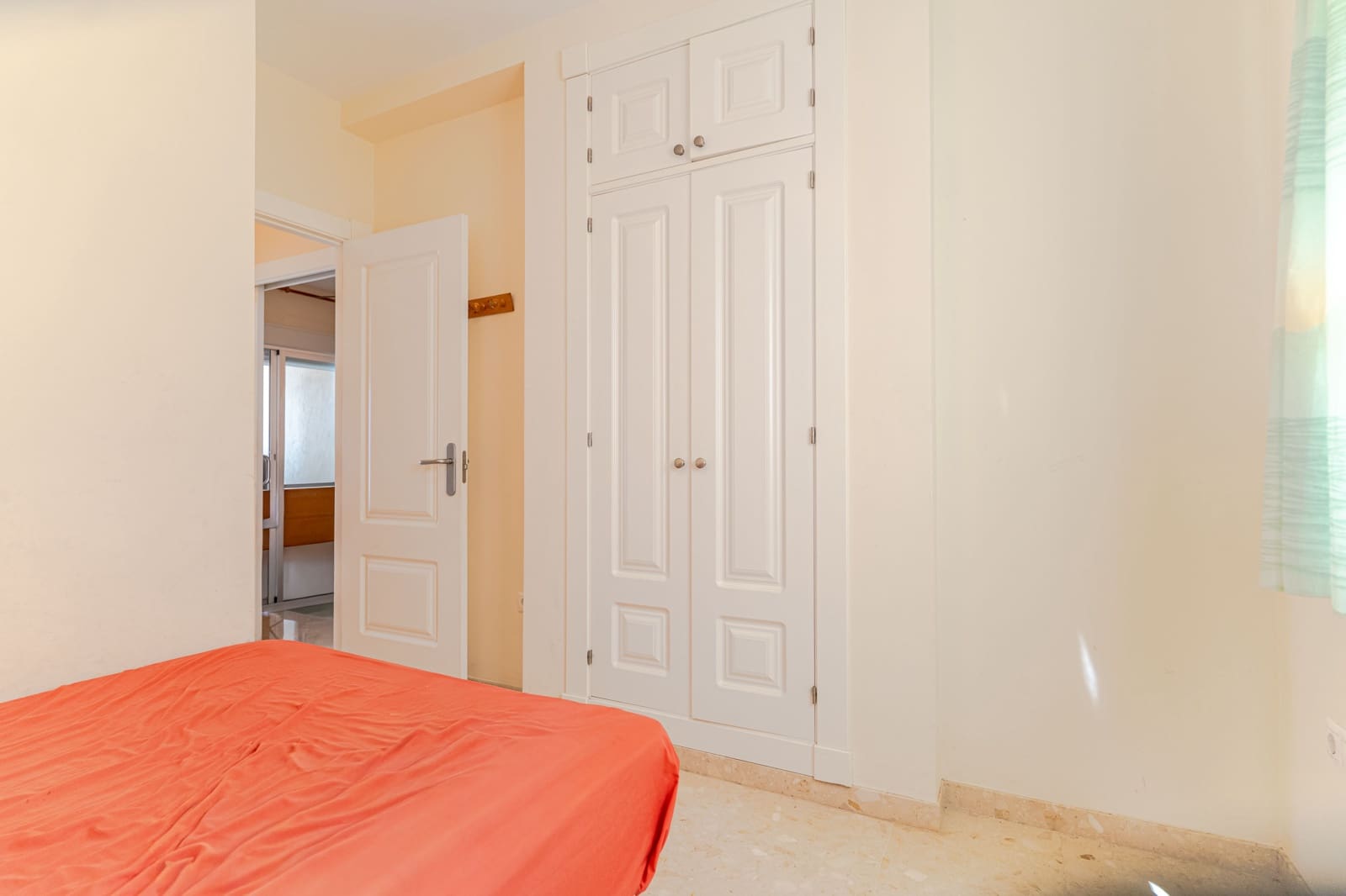 2 bedroom Flat for sale in Calahonda with garage - € 189,900 (Ref: 10042197)