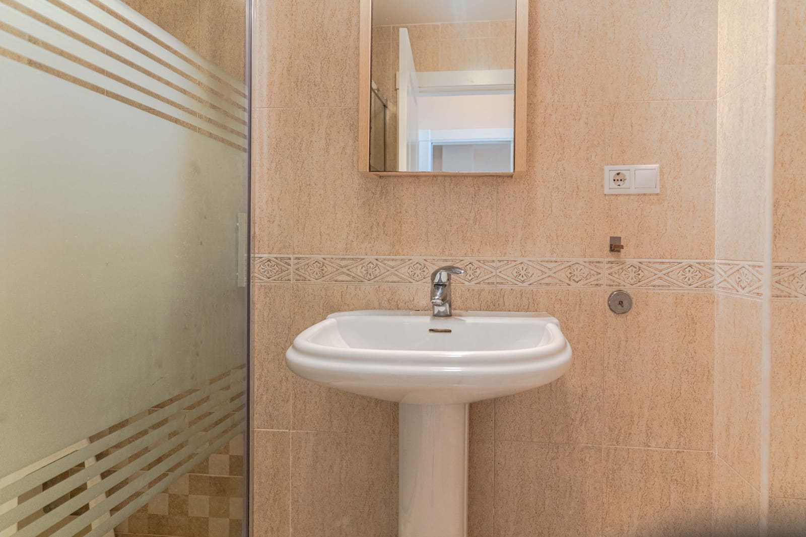 2 bedroom Flat for sale in Calahonda with garage - € 189,900 (Ref: 10042197)