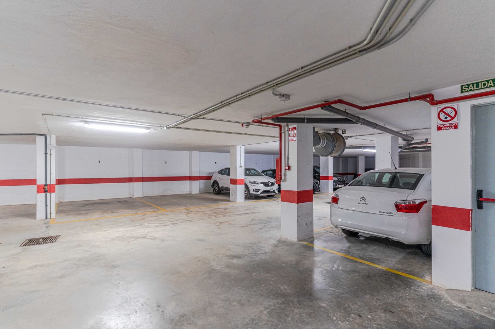 2 bedroom Flat for sale in Calahonda with garage - € 189,900 (Ref: 10042197)