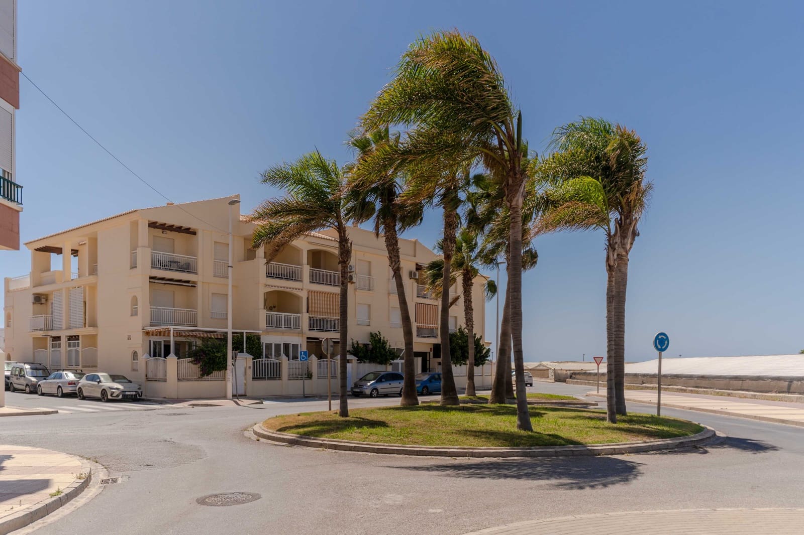 2 bedroom Flat for sale in Calahonda with garage - € 189,900 (Ref: 10042197)