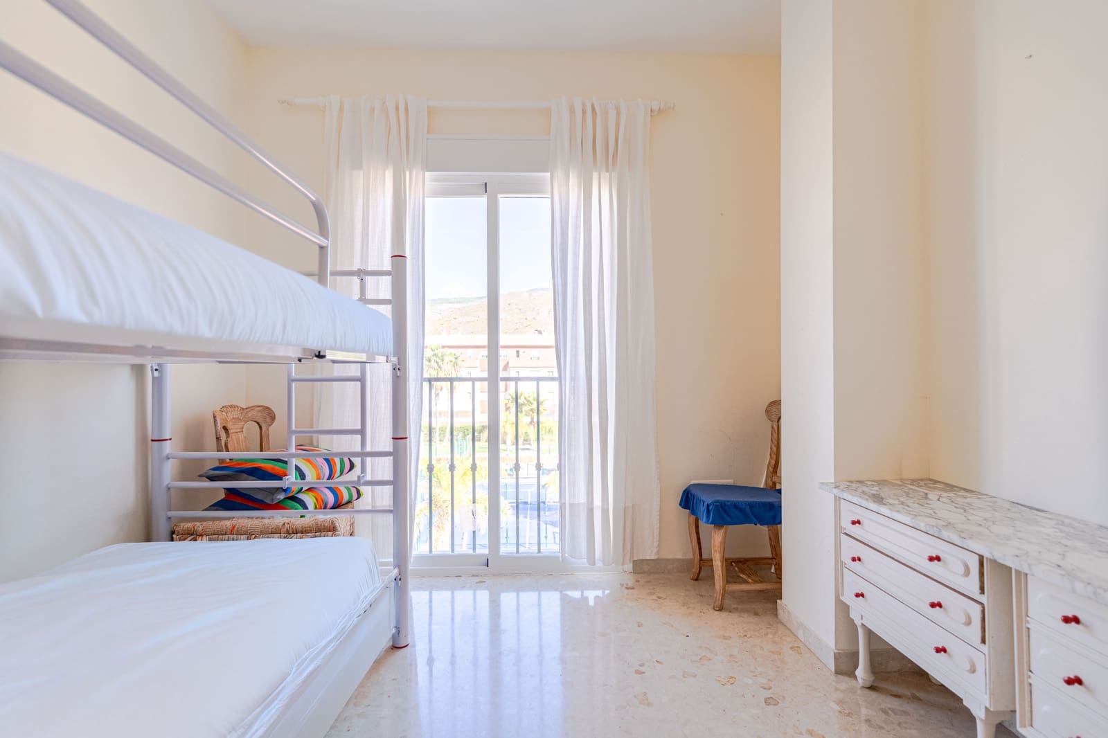 2 slaapkamer Flat te koop in Calahonda met zwembad - € 189.900 (Ref: 10158656)