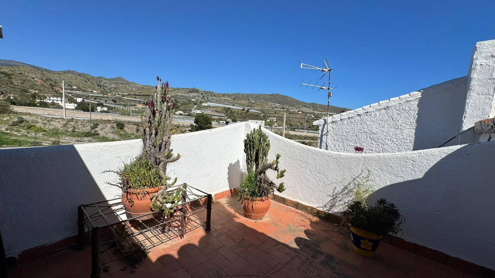 5 soveværelse Finca/Landehus til salg i Castell de Ferro med garage - € 159.900 (Ref: 9823667)