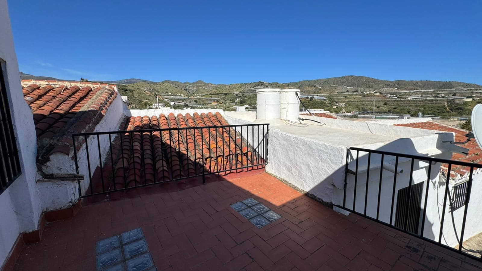 5 soveværelse Finca/Landehus til salg i Castell de Ferro med garage - € 159.900 (Ref: 9823667)