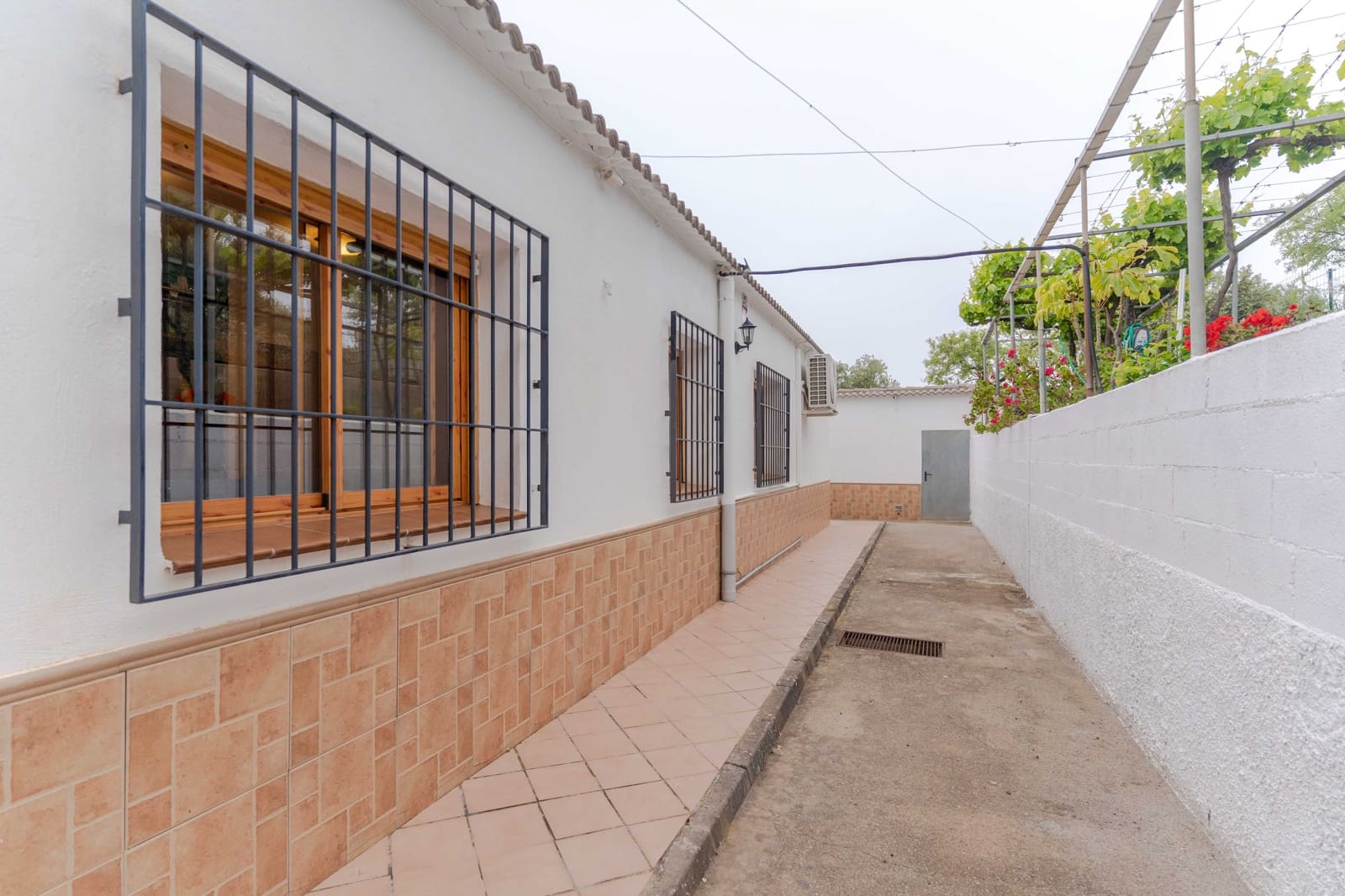 3 slaapkamer Finca/Landhuis te koop in Albondon met garage - € 259.900 (Ref: 9830326)