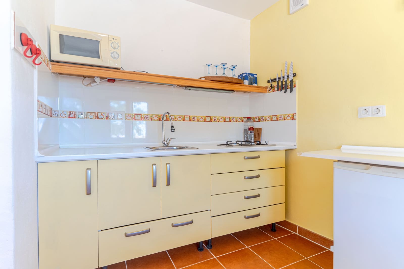 3 bedroom Townhouse for sale in Albunol with garage - € 159,900 (Ref: 9875279)