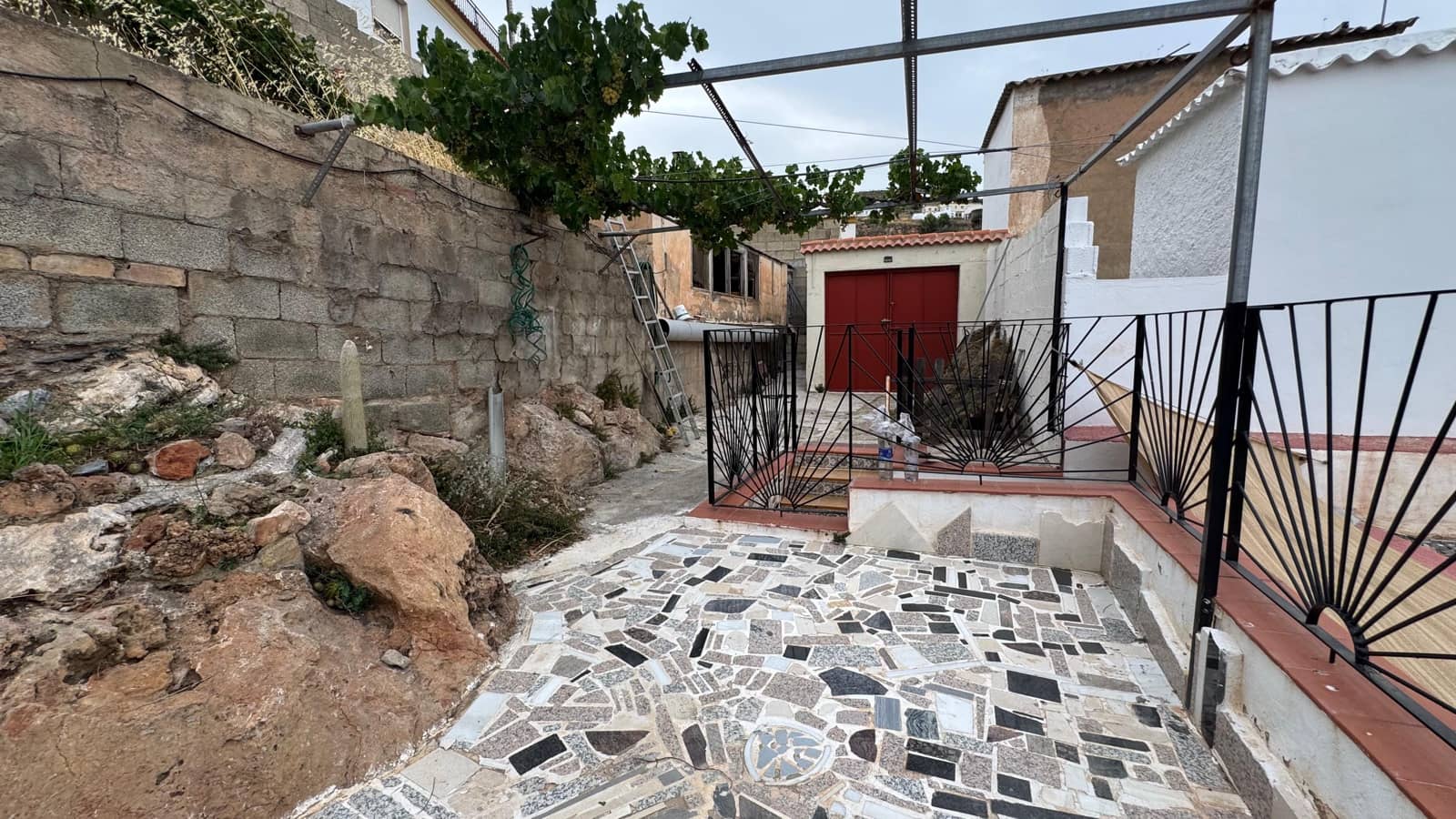 3 slaapkamer Halfvrijstaande villa te koop in Murtas met garage - € 79.900 (Ref: 9877532)