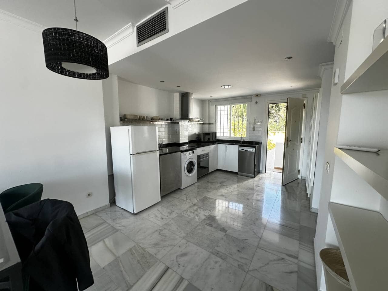Piso de 2 habitaciones en Marbella en venta con piscina garaje - 460.000 € (Ref: 9809358)