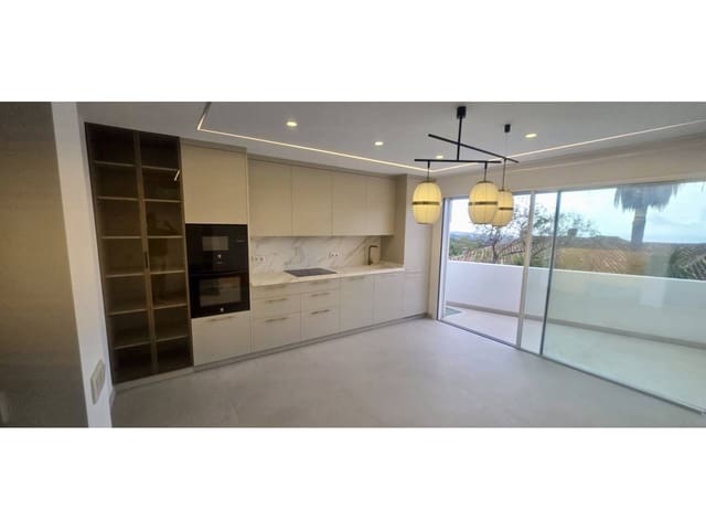 Adosado de 4 habitaciones en Marbella en venta con piscina - 950.000 € (Ref: 9842006)