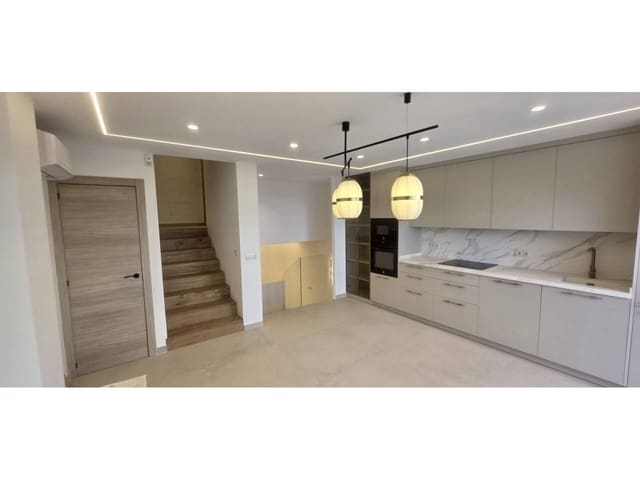 Adosado de 4 habitaciones en Marbella en venta con piscina - 950.000 € (Ref: 9842006)