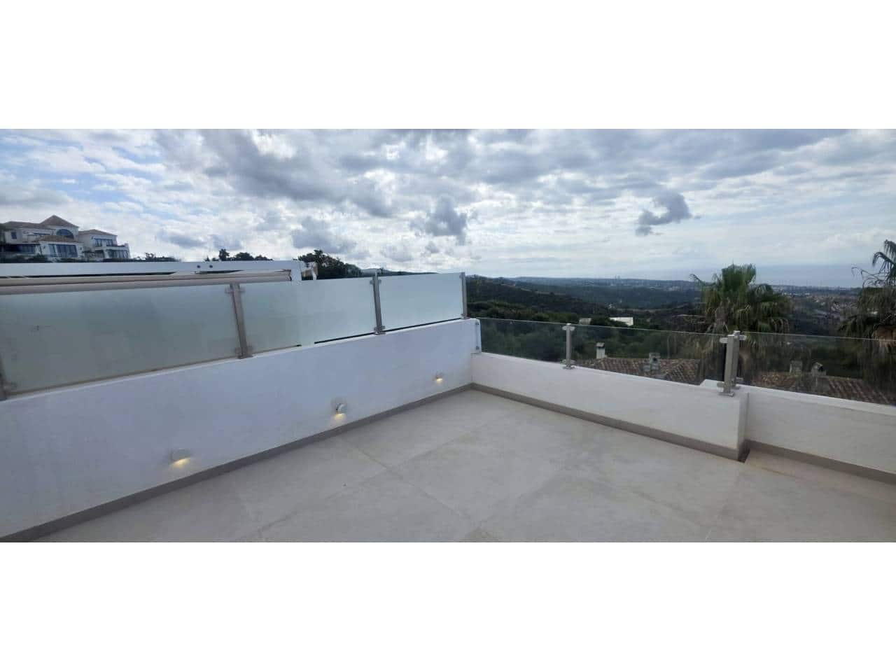 Adosado de 4 habitaciones en Marbella en venta con piscina - 950.000 € (Ref: 9842006)