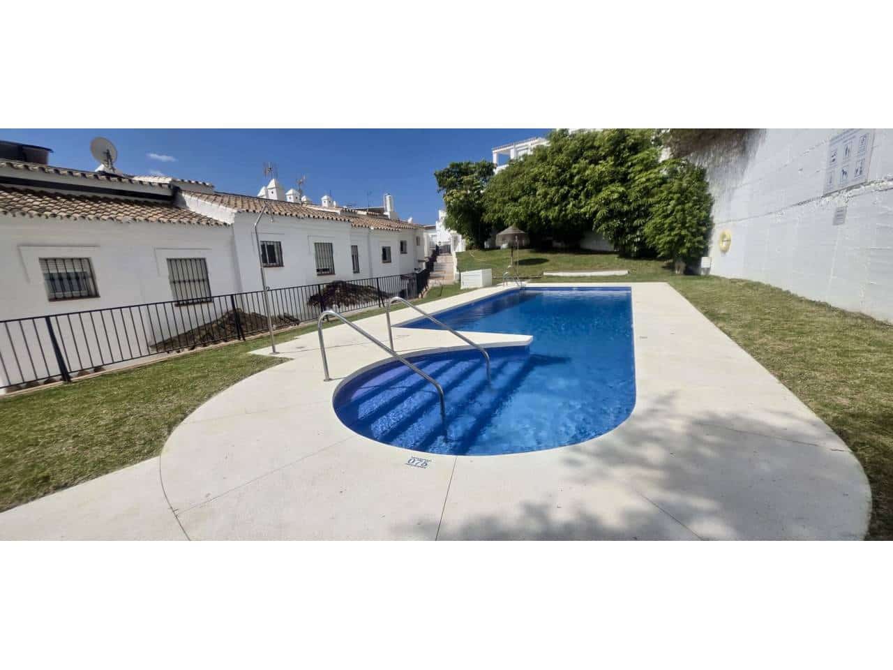 Adosado de 4 habitaciones en Marbella en venta con piscina - 950.000 € (Ref: 9842006)