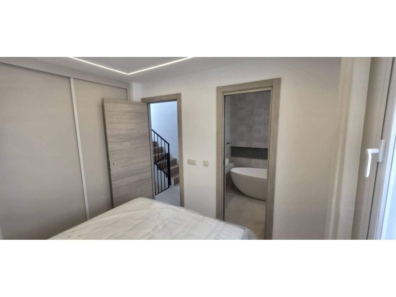 Adosado de 4 habitaciones en Marbella en venta con piscina - 950.000 € (Ref: 9842006)