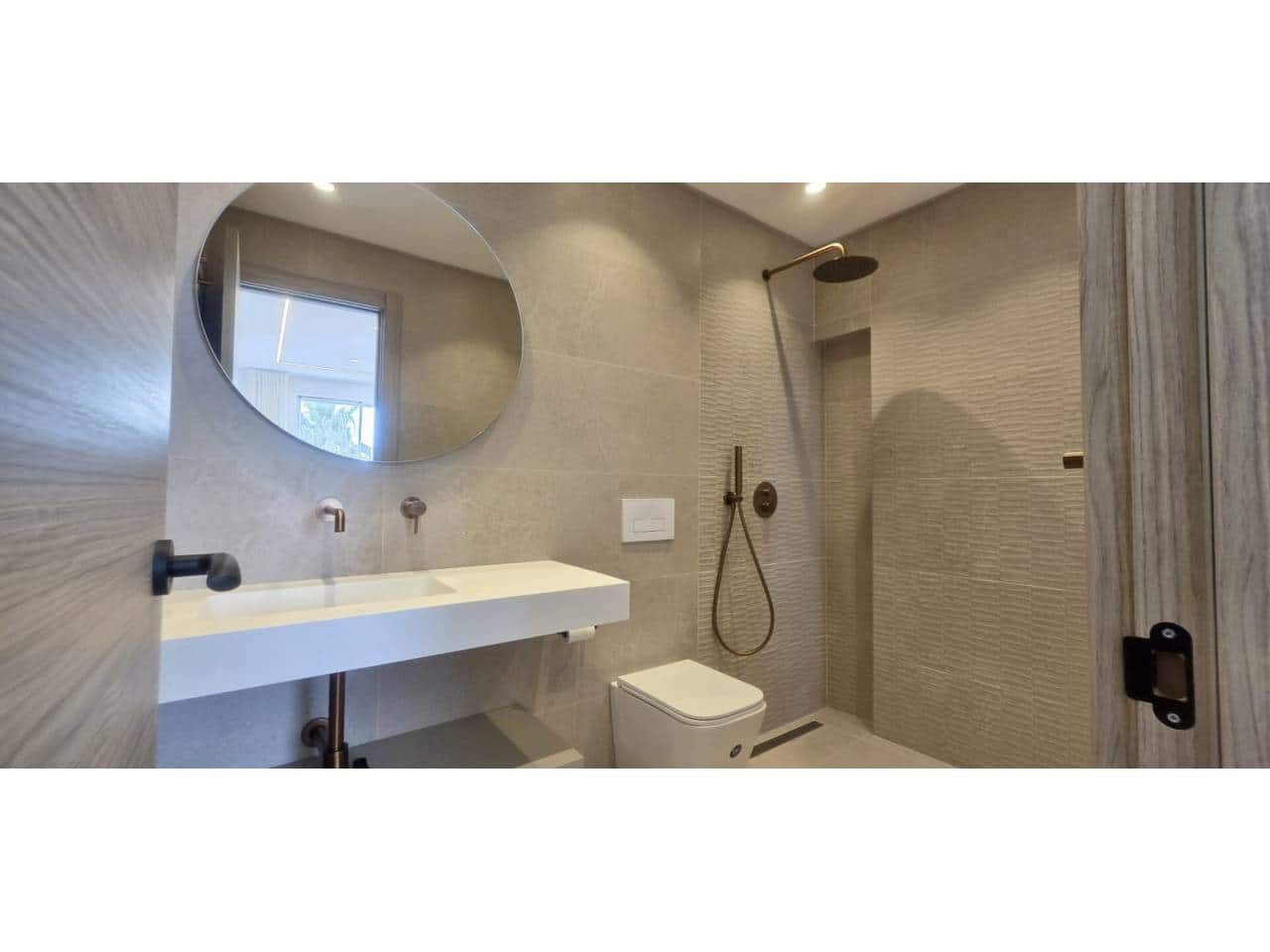 Adosado de 4 habitaciones en Marbella en venta con piscina - 950.000 € (Ref: 9842006)